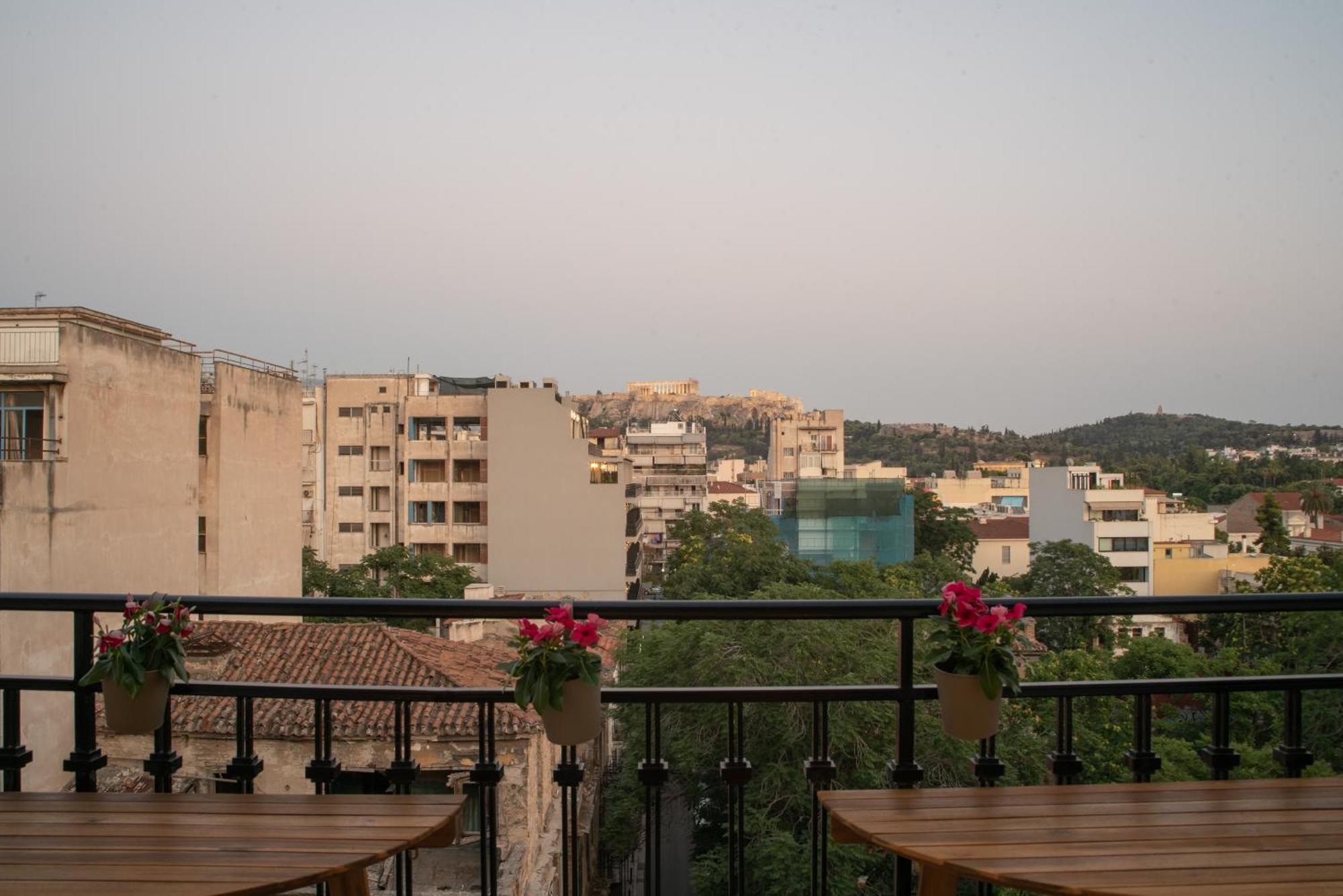 Ferienwohnung Stunning Acropolis View - 500M Metro - At Historical Center Athen Exterior foto